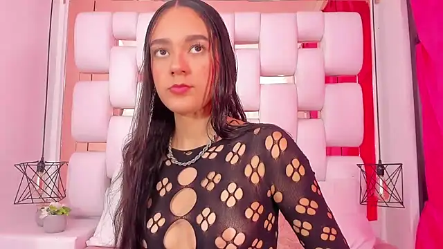 EmmyCruzZ online show from 12-19-25, 06:59