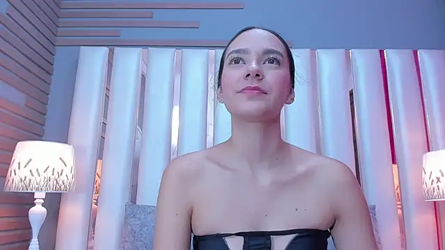 EmmyCruzZ online show from 02-10-26, 01:37