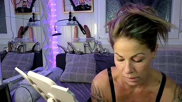 Snapshot of Tatjana_Sue chatting on 11-10-25, 05:34 Tatjana Sue online show from 11-10-25, 05:34