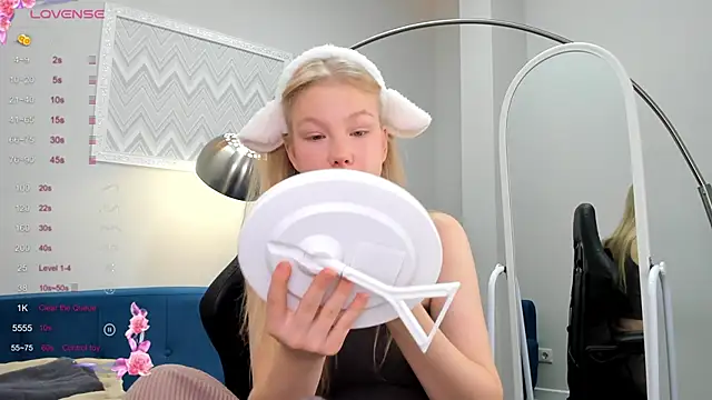 Snapshot of Sarra_Cooper chatting on 12-05-24, 01:03 Sarra Cooper online show from 12-05-24, 01:03