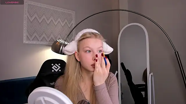 Snapshot of Sarra_Cooper chatting on 12-10-24, 01:43 Sarra Cooper online show from 12-10-24, 01:43