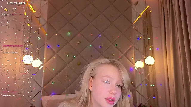 Snapshot of Sarra_Cooper chatting on 12-27-24, 07:18 Sarra Cooper online show from 12-27-24, 07:18