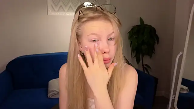 Snapshot of Sarra_Cooper chatting on 12-30-24, 01:04 Sarra Cooper online show from 12-30-24, 01:04