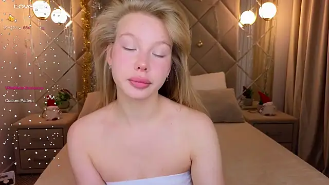 Snapshot of Sarra_Cooper chatting on 01-08-25, 01:21 Sarra Cooper online show from 01-08-25, 01:21