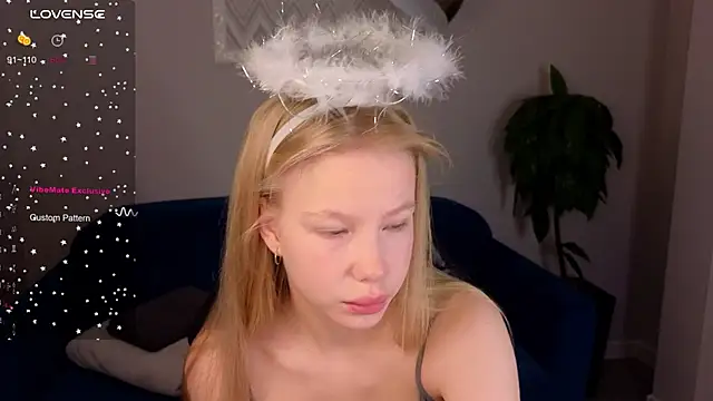 Snapshot of Sarra_Cooper chatting on 01-17-25, 01:15 Sarra Cooper online show from 01-17-25, 01:15