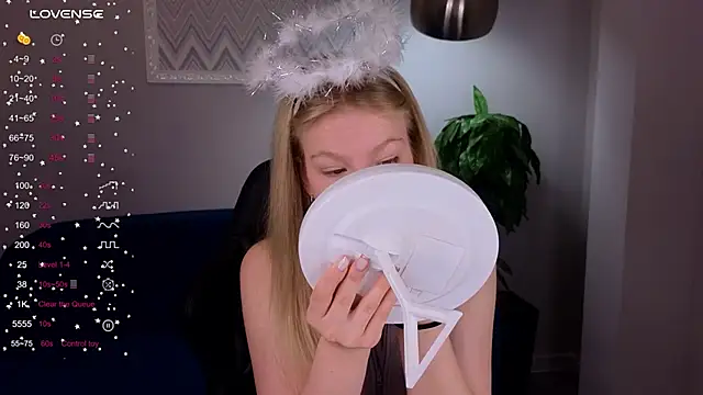 Snapshot of Sarra_Cooper chatting on 01-20-25, 01:18 Sarra Cooper online show from 01-20-25, 01:18