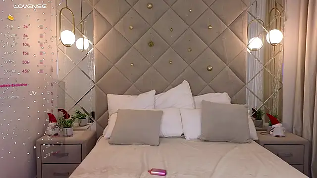 Snapshot of Sarra_Cooper chatting on 01-21-25, 01:18 Sarra Cooper online show from 01-21-25, 01:18