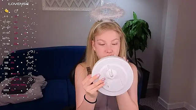 Snapshot of Sarra_Cooper chatting on 01-22-25, 01:10 Sarra Cooper online show from 01-22-25, 01:10