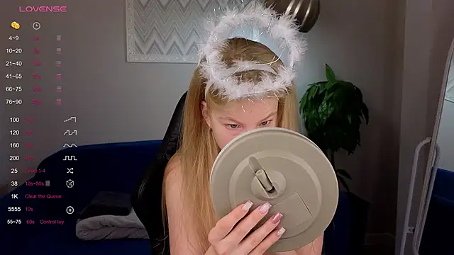 Snapshot of Sarra_Cooper chatting on 01-23-25, 01:08 Sarra Cooper online show from 01-23-25, 01:08