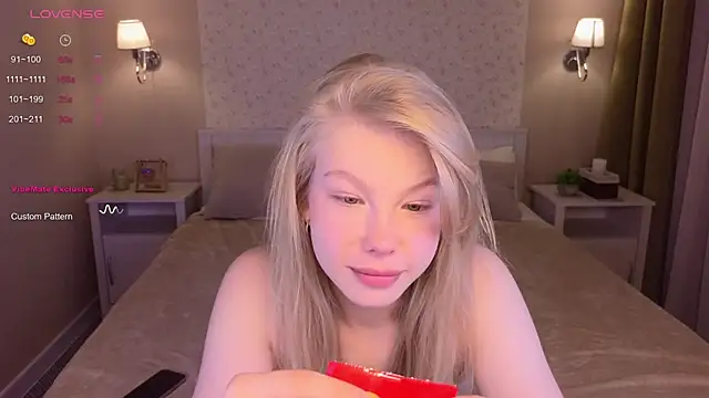 Snapshot of Sarra_Cooper chatting on 01-31-25, 01:33 Sarra Cooper online show from 01-31-25, 01:33