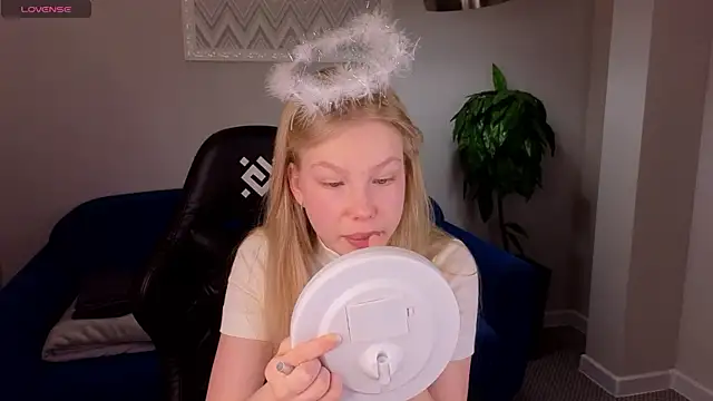 Snapshot of Sarra_Cooper chatting on 02-13-25, 01:19 Sarra Cooper online show from 02-13-25, 01:19