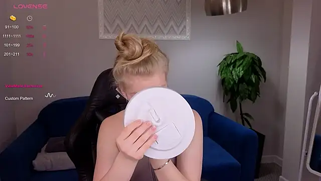 Snapshot of Sarra_Cooper chatting on 02-14-25, 01:13 Sarra Cooper online show from 02-14-25, 01:13