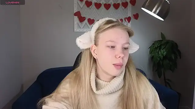 Snapshot of Sarra_Cooper chatting on 02-17-25, 01:04 Sarra Cooper online show from 02-17-25, 01:04