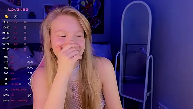 Snapshot of Sarra_Cooper chatting on 02-18-25, 04:37 Sarra Cooper online show from 02-18-25, 04:37