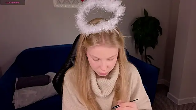 Snapshot of Sarra_Cooper chatting on 02-19-25, 01:18 Sarra Cooper online show from 02-19-25, 01:18