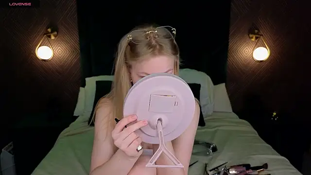 Snapshot of Sarra_Cooper chatting on 03-10-25, 01:12 Sarra Cooper online show from 03-10-25, 01:12