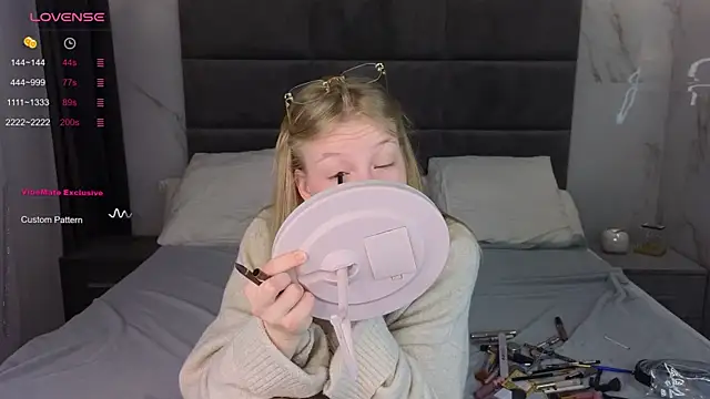 Snapshot of Sarra_Cooper chatting on 03-14-25, 01:16 Sarra Cooper online show from 03-14-25, 01:16