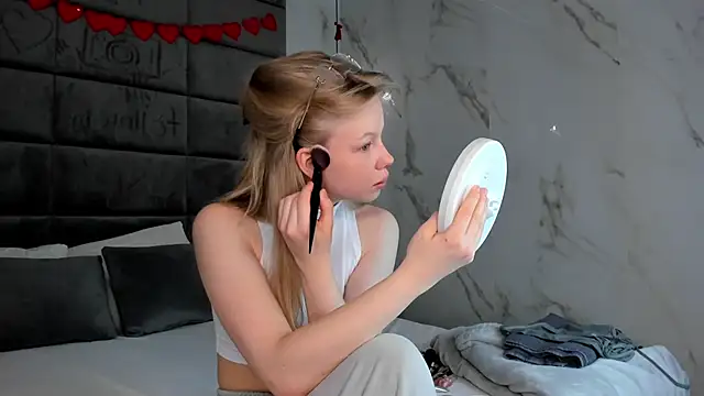 Snapshot of Sarra_Cooper chatting on 03-20-25, 01:13 Sarra Cooper online show from 03-20-25, 01:13