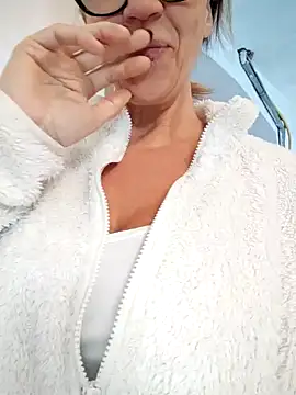 Snapshot of JasmineNoir2 chatting on 12-26-24, 02:37 JasmineNoir2 online show from 12-26-24, 02:37