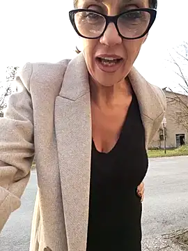 Snapshot of JasmineNoir2 chatting on 01-01-25, 02:42 JasmineNoir2 online show from 01-01-25, 02:42