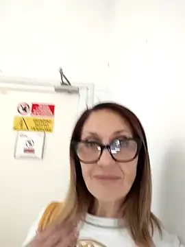 Snapshot of JasmineNoir2 chatting on 02-10-25, 05:30 JasmineNoir2 online show from 02-10-25, 05:30