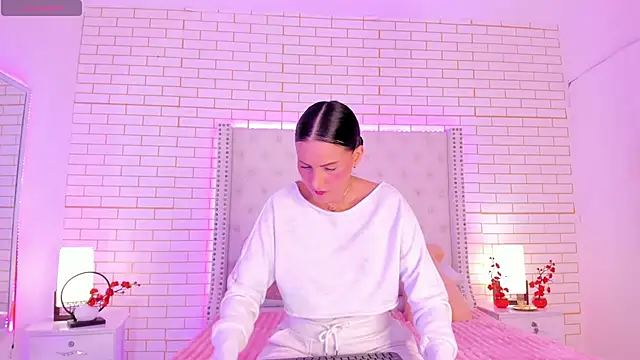 Coco Balenciaga  online show from 04-06-26, 11:33