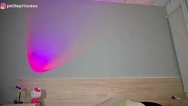 Snapshot of petitevictoria chatting on 01-18-25, 04:48 petitevictoria online show from 01-18-25, 04:48