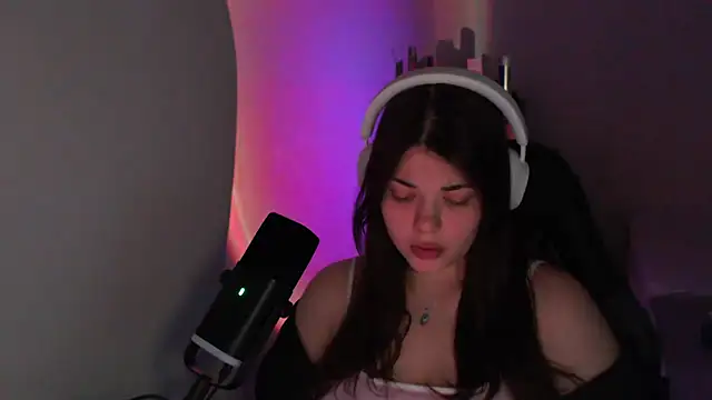 Snapshot of helengilmor chatting on 04-04-26, 05:32 helengilmor online show from 04-04-26, 05:32