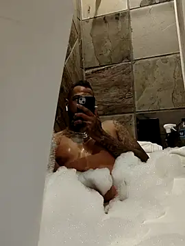 Snapshot of 3prettyboy3 chatting on 12-17-25, 06:19 3prettyboy3 online show from 12-17-25, 06:19