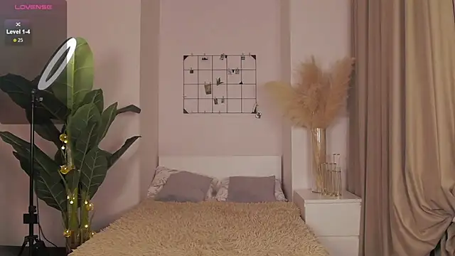 Snapshot of 1Mercedes chatting on 12-12-24, 03:05 1Mercedes online show from 12-12-24, 03:05