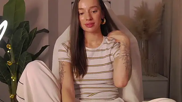 Snapshot of 1Mercedes chatting on 12-13-24, 03:21 1Mercedes online show from 12-13-24, 03:21