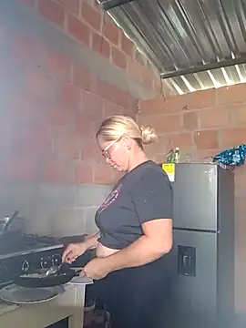 Snapshot of natally_ross21 chatting on 02-14-25, 12:57 natally ross21 online show from 02-14-25, 12:57