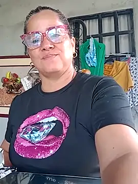 Snapshot of natally_ross21 chatting on 02-18-25, 01:00 natally ross21 online show from 02-18-25, 01:00