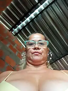 Snapshot of natally_ross21 chatting on 09-21-25, 12:40 natally ross21 online show from 09-21-25, 12:40