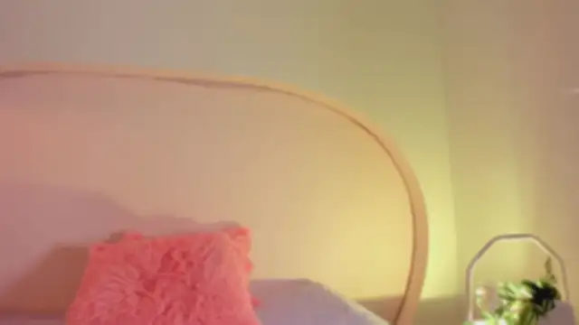 katiepeach  online show from 10-18-25, 12:06