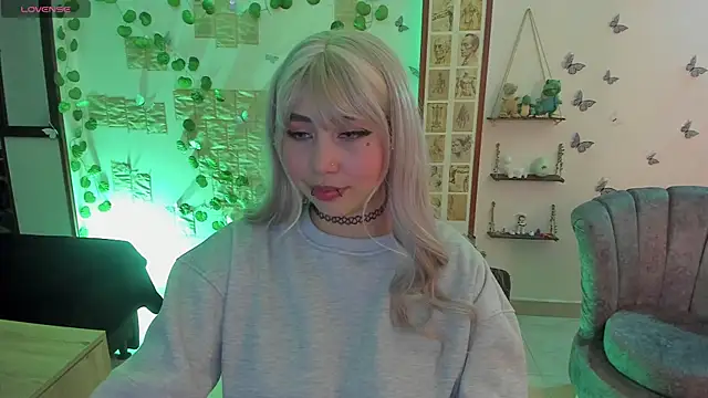 Snapshot of Fiore_Sanz_ chatting on 04-06-26, 03:04 Fiore Sanz online show from 04-06-26, 03:04