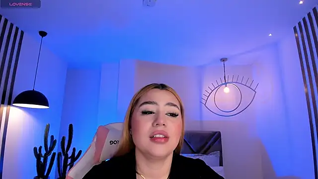 SamanthaKlein  online show from 12-05-25, 02:09