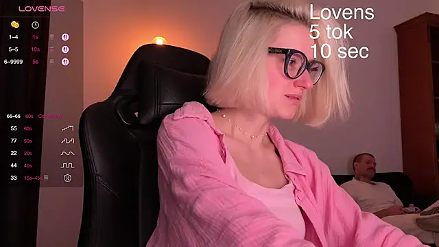 Snapshot of Sexy_Sweets chatting on 10-03-25, 06:16 Sexy Sweets online show from 10-03-25, 06:16