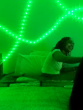 Snapshot of Twisted_Redd chatting on 12-29-24, 04:38 Twisted Redd online show from 12-29-24, 04:38