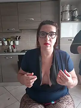 Snapshot of carolyne2023 chatting on 11-19-25, 03:23 carolyne2023 online show from 11-19-25, 03:23