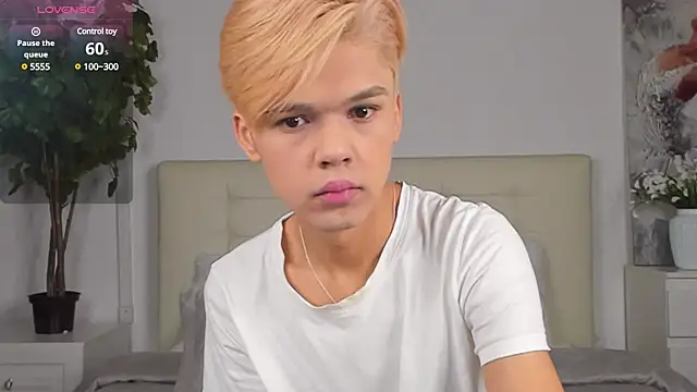 Snapshot of Felix_Rey chatting on 02-06-25, 04:03 Felix Rey online show from 02-06-25, 04:03