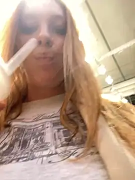 Snapshot of Sweet___Emily chatting on 12-10-24, 02:17 Sweet Emily online show from 12-10-24, 02:17