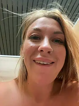 Snapshot of Sweet___Emily chatting on 12-10-24, 05:22 Sweet Emily online show from 12-10-24, 05:22