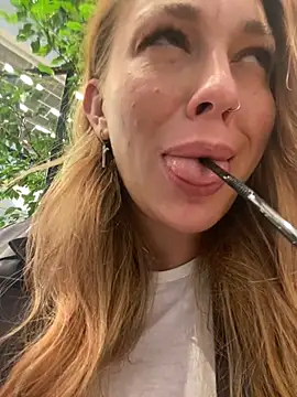 Snapshot of Sweet___Emily chatting on 12-11-24, 02:44 Sweet Emily online show from 12-11-24, 02:44