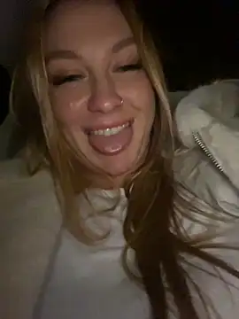 Snapshot of Sweet___Emily chatting on 12-18-24, 07:19 Sweet Emily online show from 12-18-24, 07:19