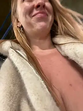 Snapshot of Sweet___Emily chatting on 12-18-24, 10:24 Sweet Emily online show from 12-18-24, 10:24