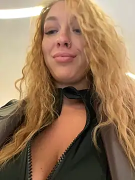 Snapshot of Sweet___Emily chatting on 12-19-24, 02:57 Sweet Emily online show from 12-19-24, 02:57