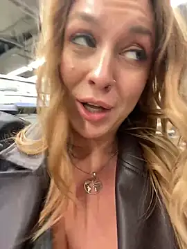 Snapshot of Sweet___Emily chatting on 01-02-25, 02:35 Sweet Emily online show from 01-02-25, 02:35