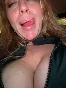 Snapshot of Sweet___Emily chatting on 01-05-25, 08:10 Sweet Emily online show from 01-05-25, 08:10