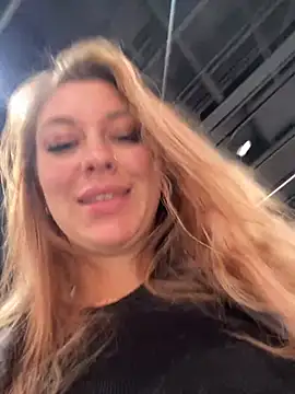 Snapshot of Sweet___Emily chatting on 01-14-25, 04:18 Sweet Emily online show from 01-14-25, 04:18